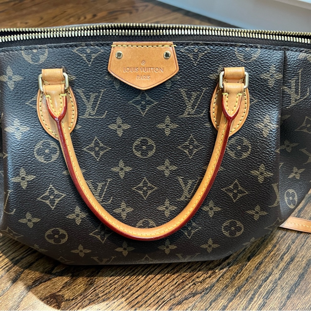 Louis Vuitton Turenne MM in Monogram canvas
